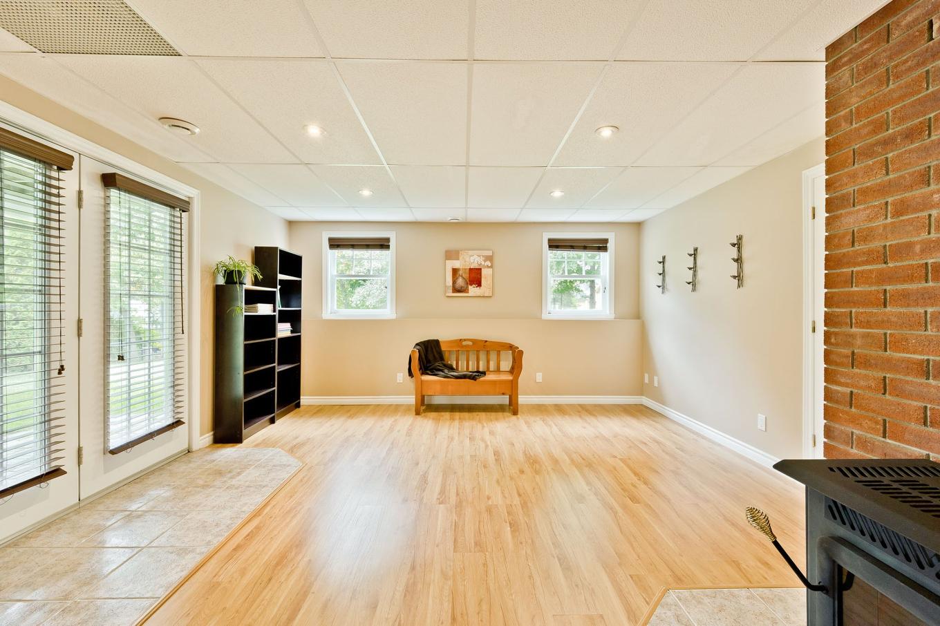 Family room - 680 Mtée Des Pins S., Coaticook, QC - Indoor