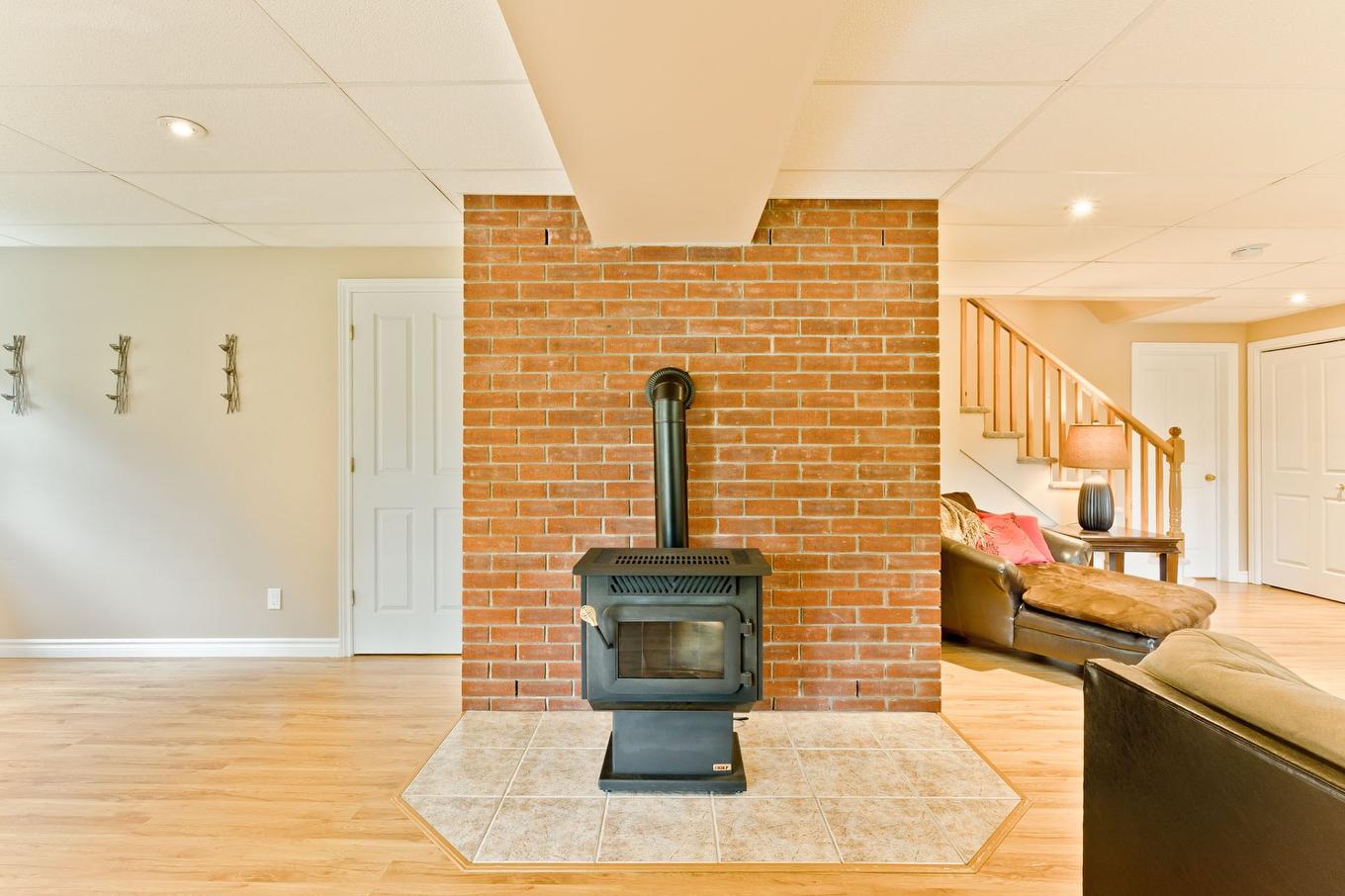 Family room - 680 Mtée Des Pins S., Coaticook, QC - Indoor Photo Showing Living Room With Fireplace