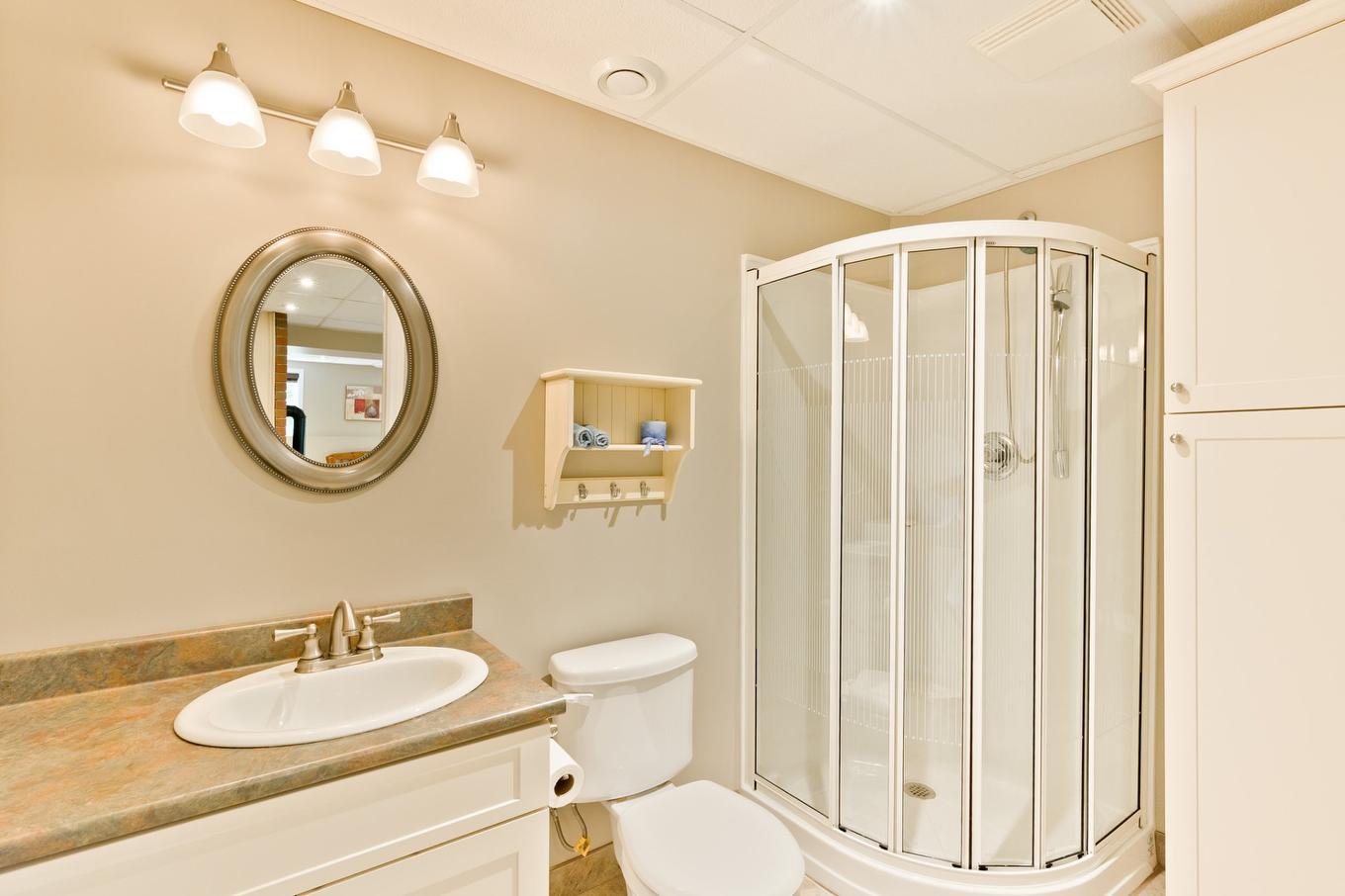 Bathroom - 680 Mtée Des Pins S., Coaticook, QC - Indoor Photo Showing Bathroom