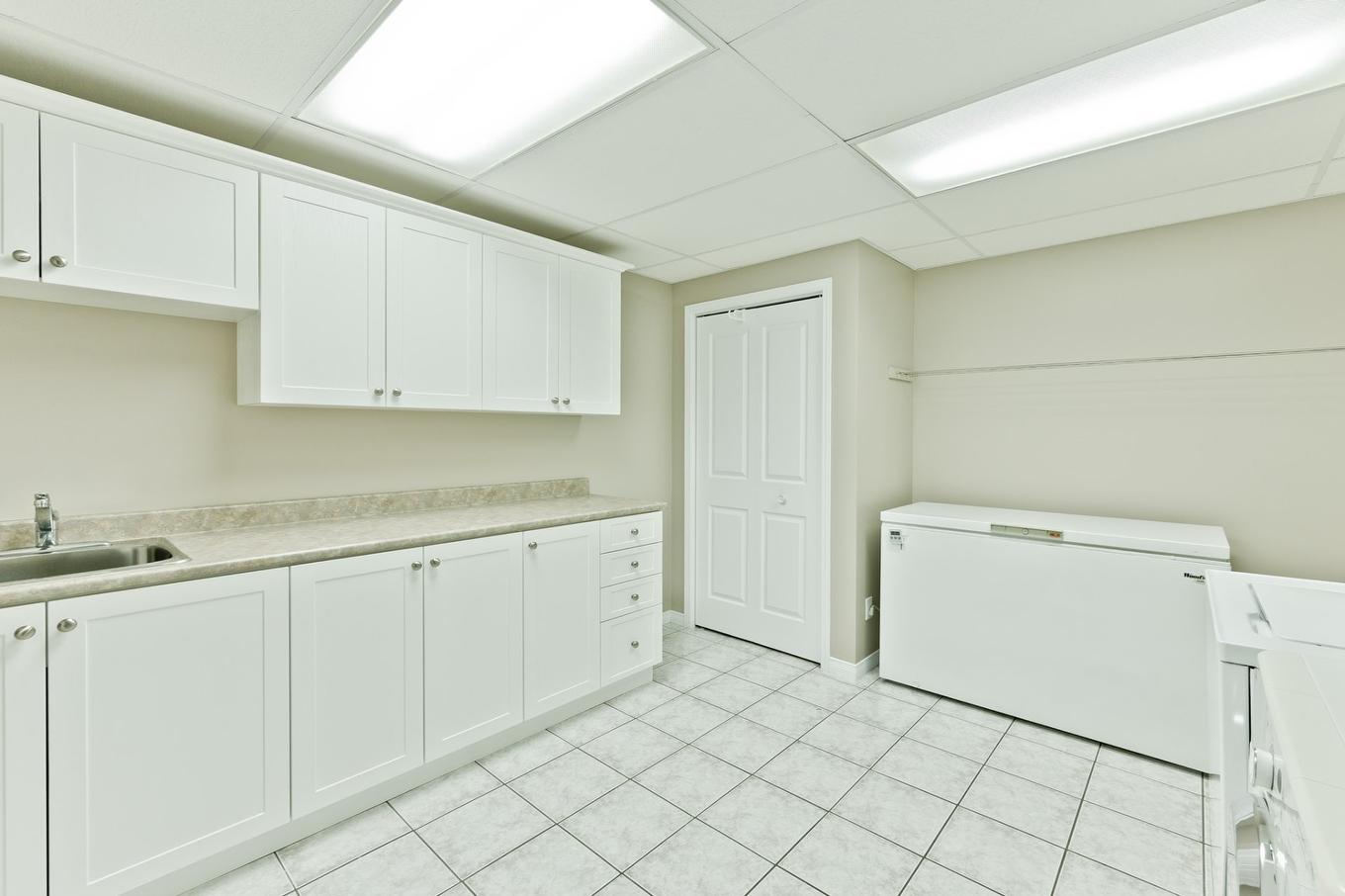 Laundry room - 680 Mtée Des Pins S., Coaticook, QC - Indoor Photo Showing Laundry Room