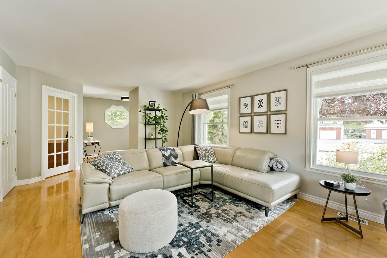 Living room - 680 Mtée Des Pins S., Coaticook, QC - Indoor Photo Showing Living Room