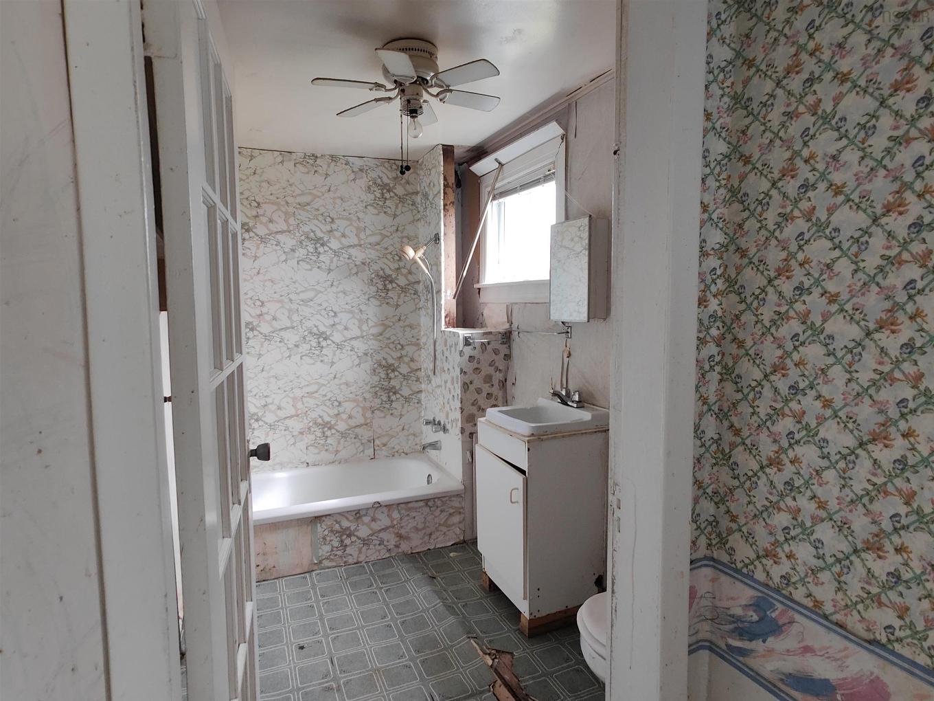 119 South Street, Donkin, NS