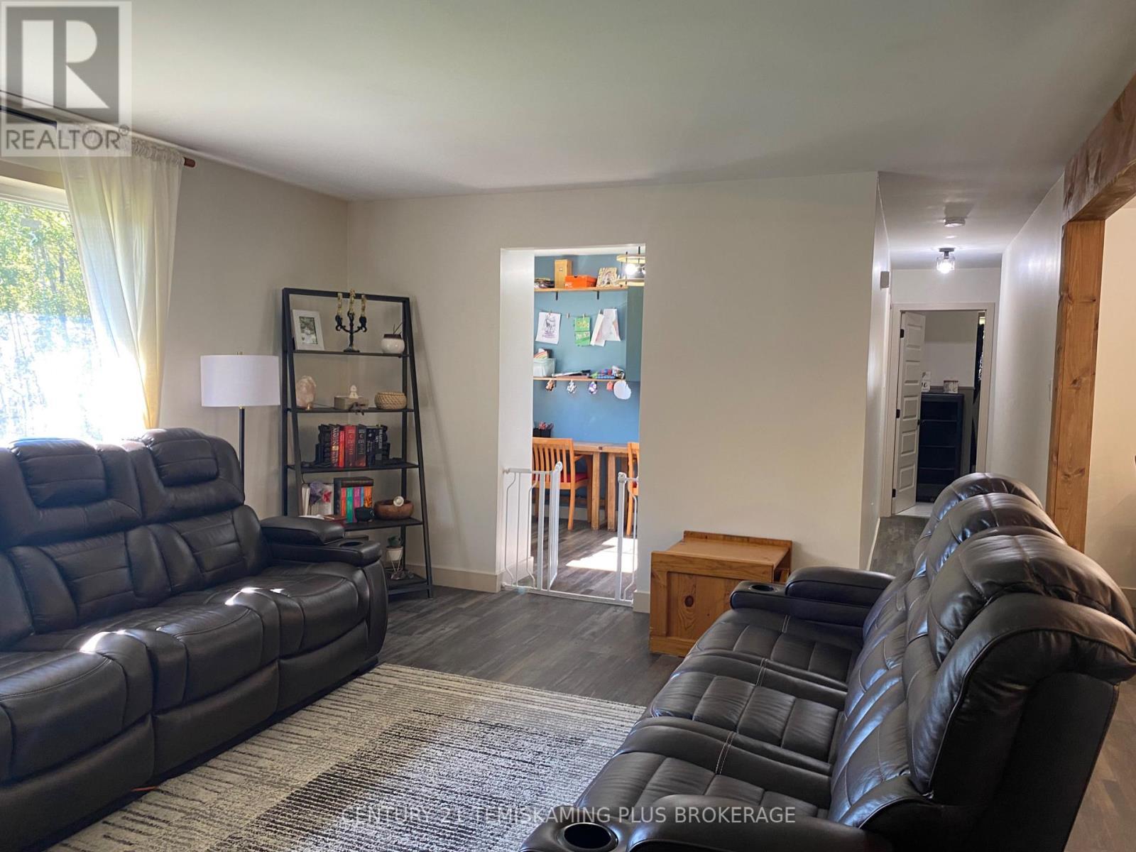 466609 Kerr Lake Road, Timiskaming (Tim - Outside - Rural), ON - Indoor Photo Showing Living Room