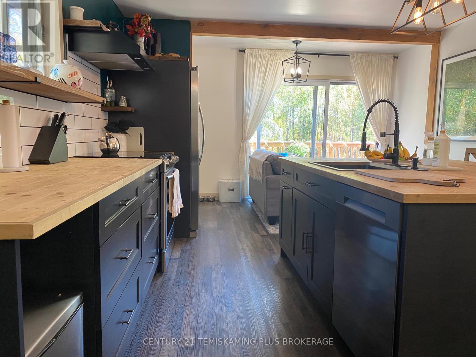 466609 Kerr Lake Road, Timiskaming (Tim - Outside - Rural), ON - Indoor Photo Showing Kitchen