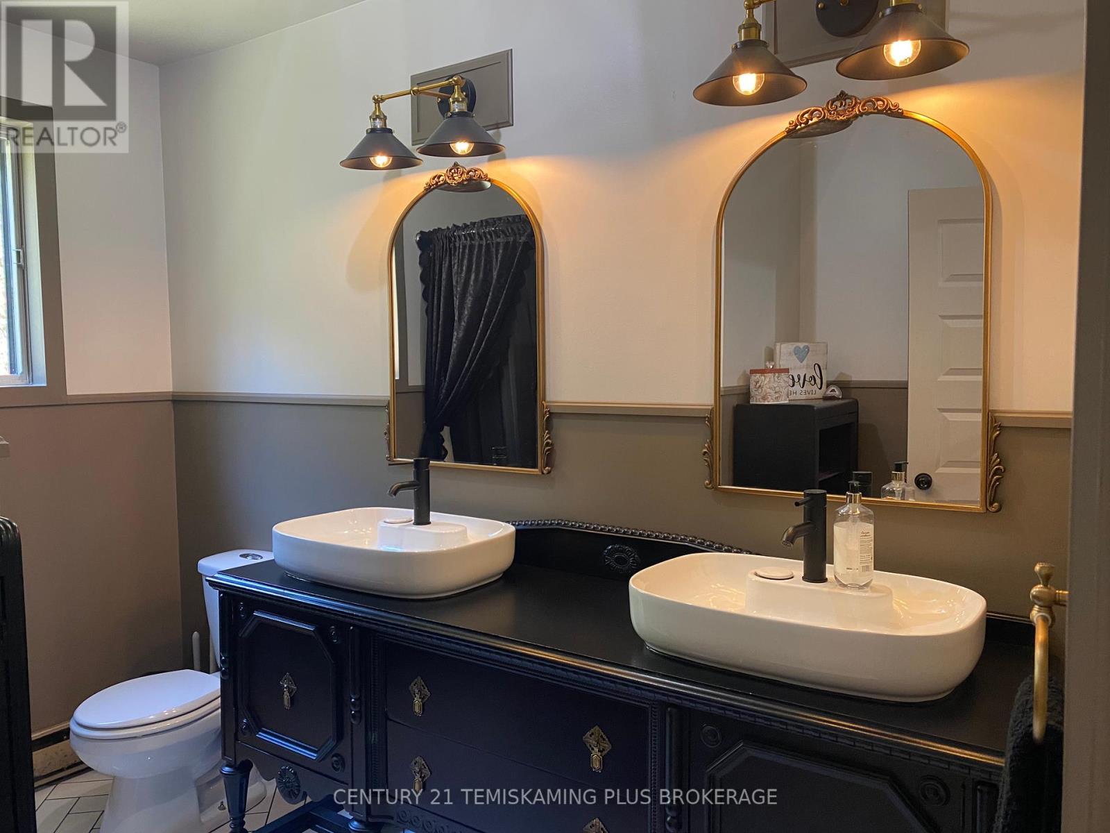 466609 Kerr Lake Road, Timiskaming (Tim - Outside - Rural), ON - Indoor Photo Showing Bathroom