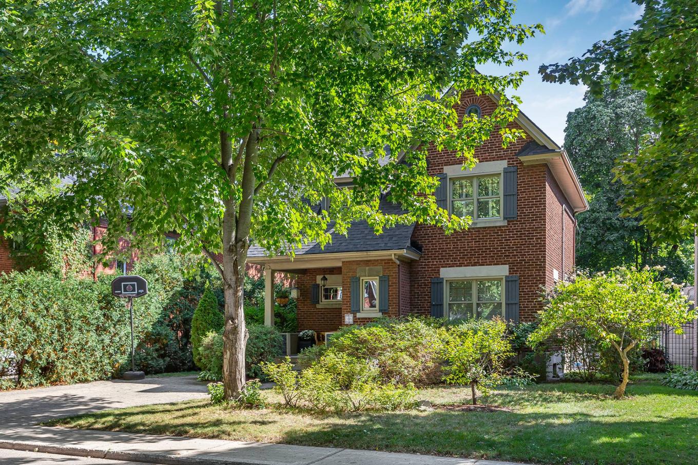 Frontage - 108 Av. Kenaston, Mont-Royal, QC - Outdoor