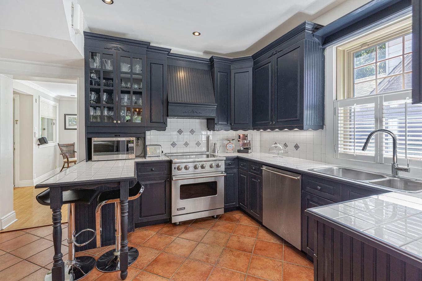 Kitchen - 108 Av. Kenaston, Mont-Royal, QC - Indoor Photo Showing Kitchen With Double Sink
