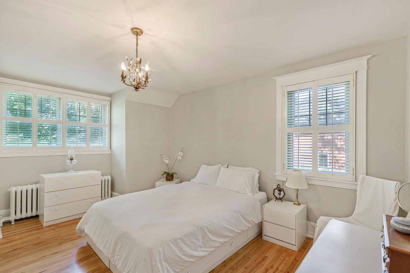 Primary bedroom - 108 Av. Kenaston, Mont-Royal, QC - Indoor Photo Showing Bedroom