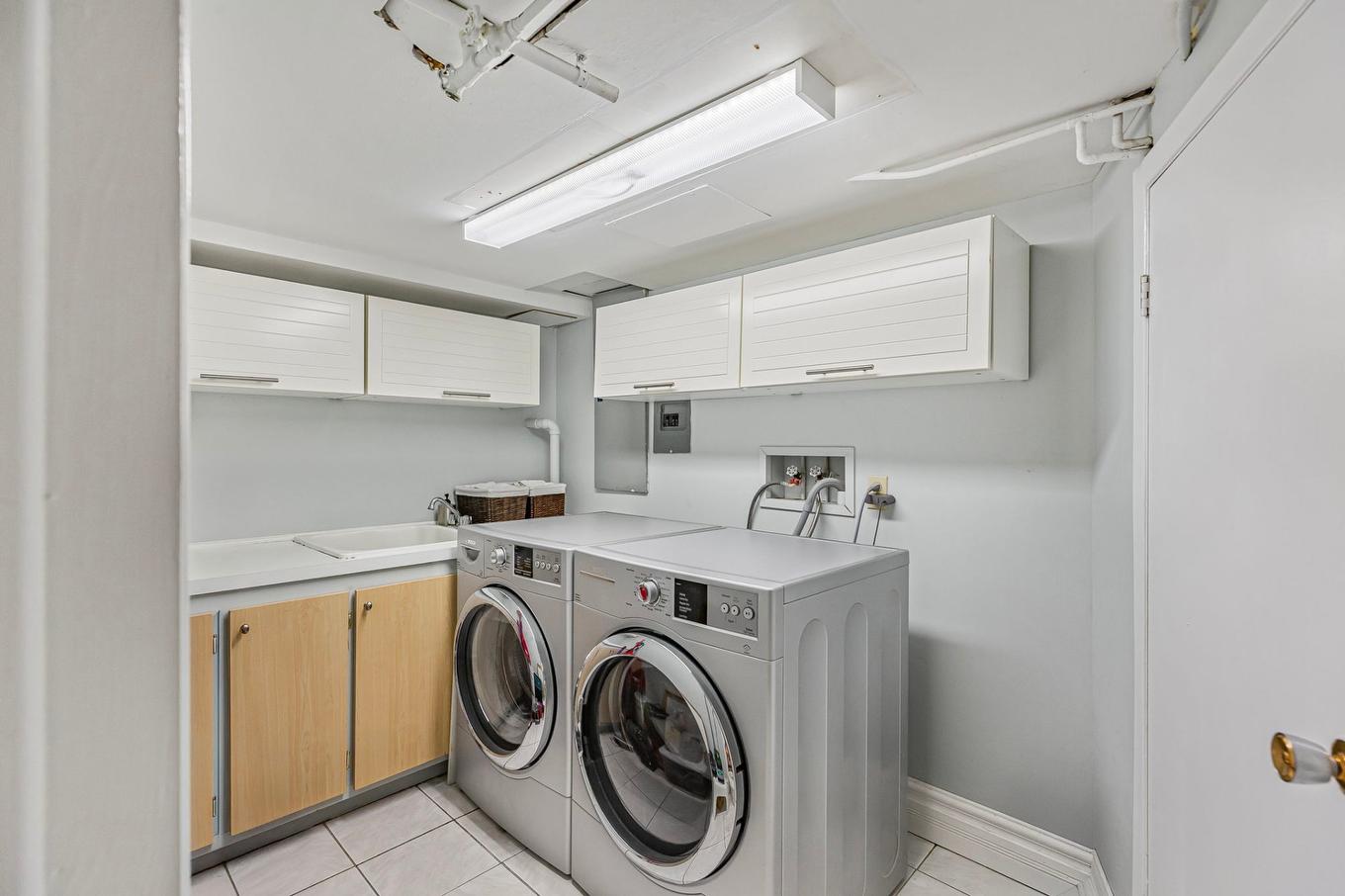 Laundry room - 108 Av. Kenaston, Mont-Royal, QC - Indoor Photo Showing Laundry Room