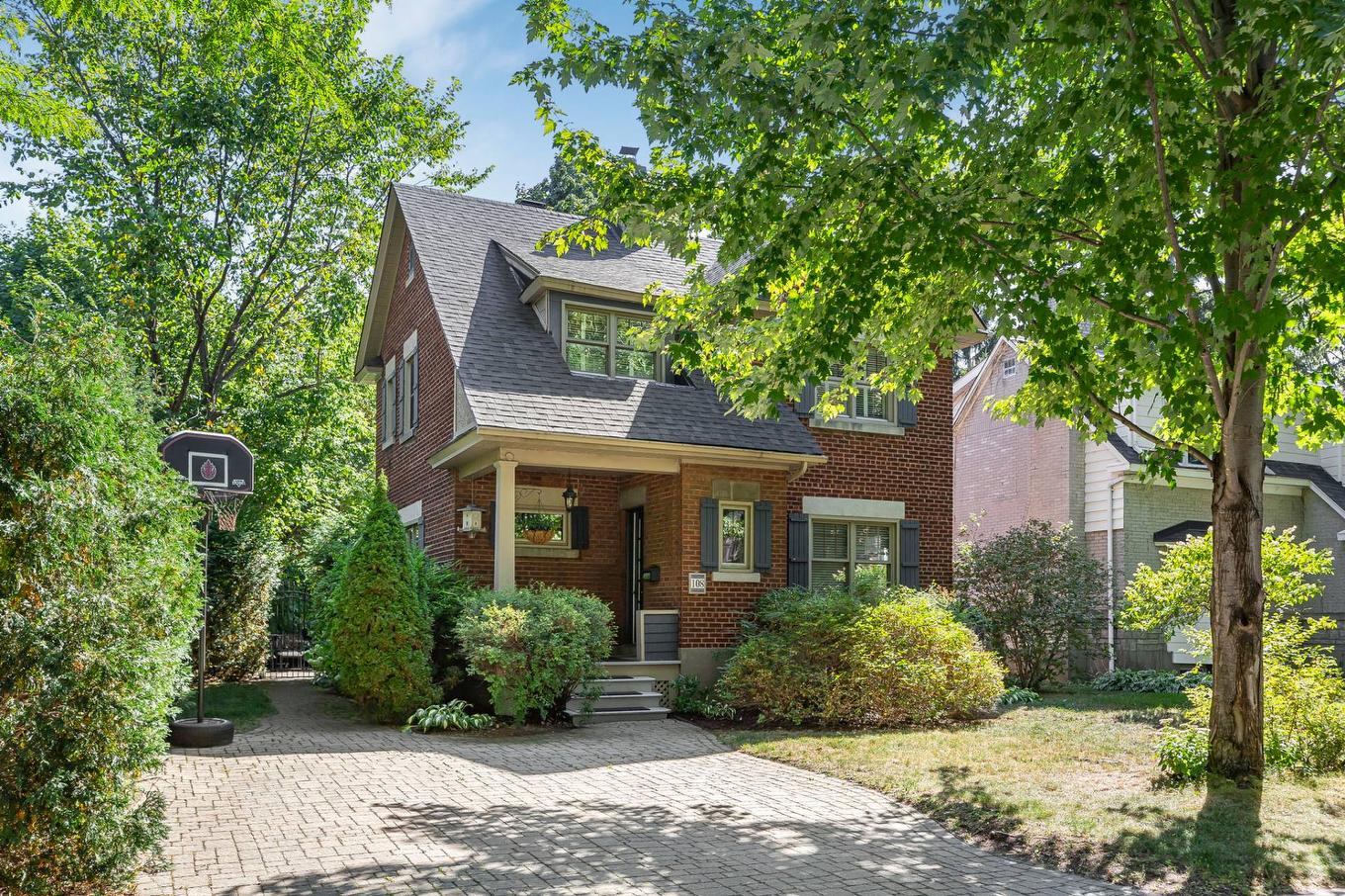 Parking - 108 Av. Kenaston, Mont-Royal, QC - Outdoor