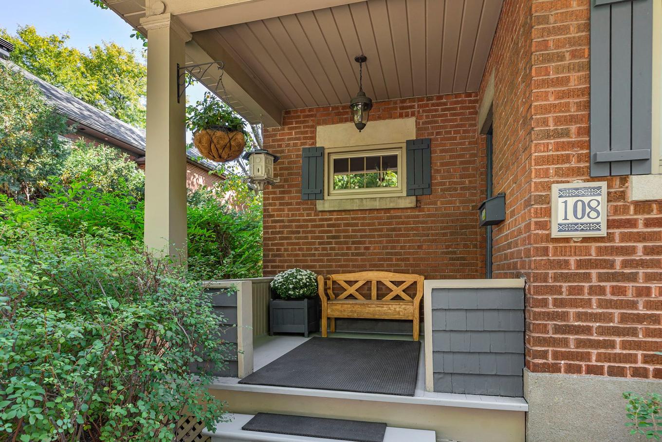 Exterior entrance - 108 Av. Kenaston, Mont-Royal, QC - Outdoor With Exterior