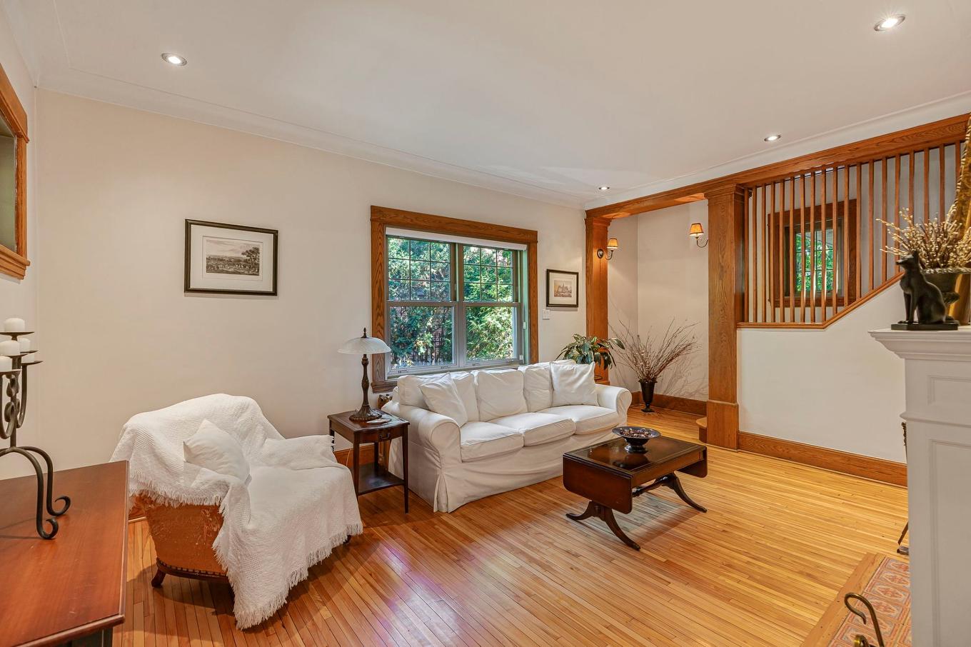 Living room - 108 Av. Kenaston, Mont-Royal, QC - Indoor Photo Showing Living Room