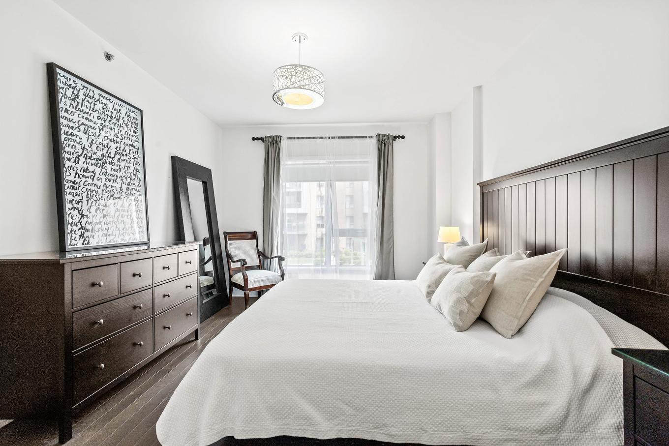 Chambre à coucher principale - 204-359 Boul. Brunswick, Pointe-Claire, QC - Indoor Photo Showing Bedroom