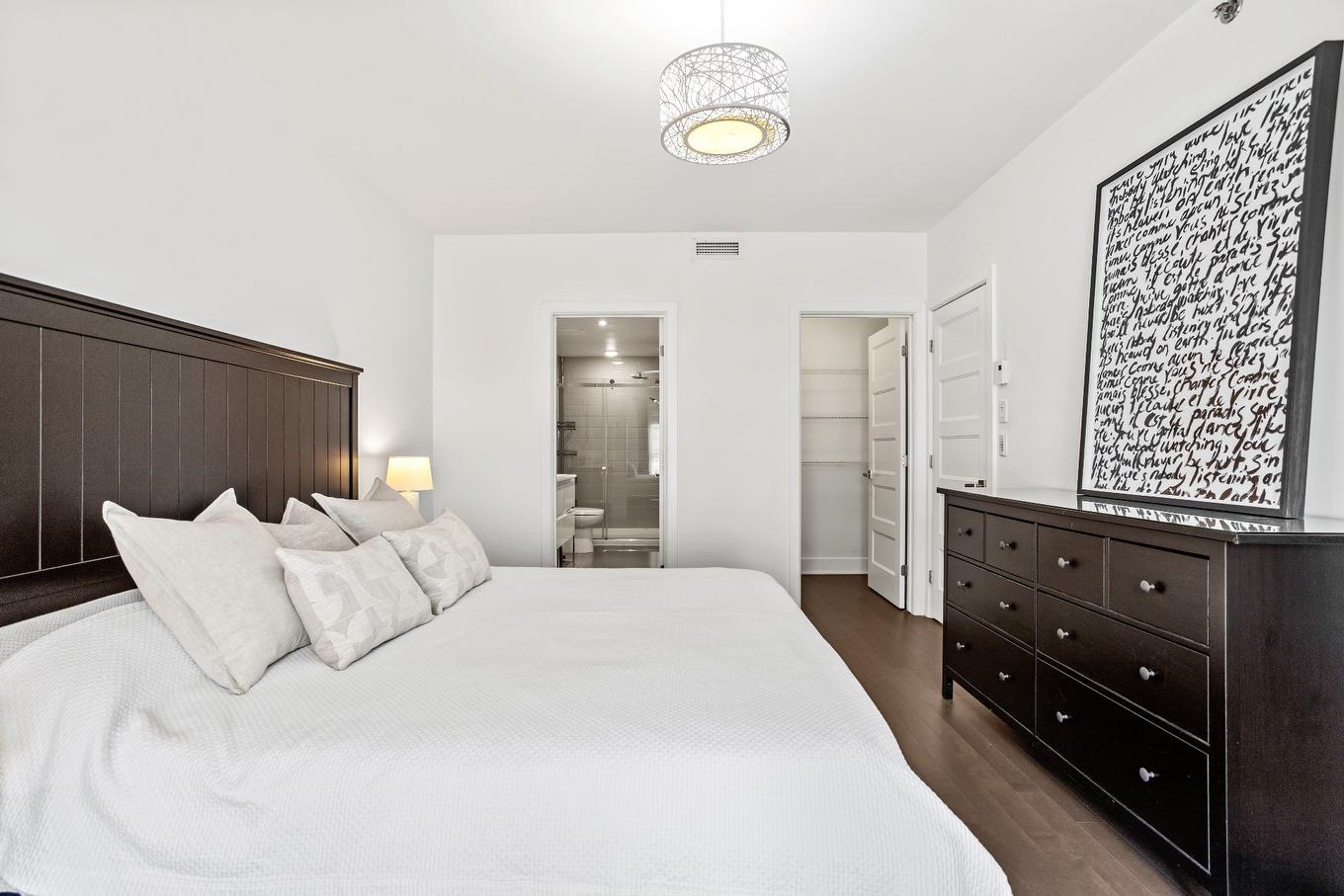 Chambre à coucher principale - 204-359 Boul. Brunswick, Pointe-Claire, QC - Indoor Photo Showing Bedroom