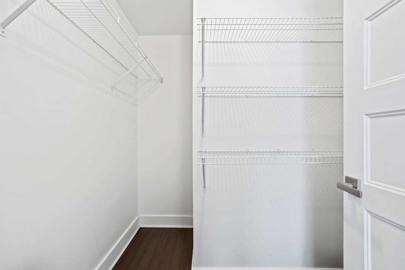 Penderie (Walk-in) - 204-359 Boul. Brunswick, Pointe-Claire, QC - Indoor With Storage