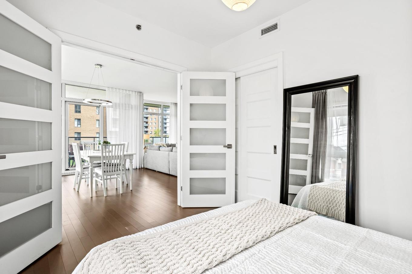 Chambre à coucher - 204-359 Boul. Brunswick, Pointe-Claire, QC - Indoor Photo Showing Bedroom