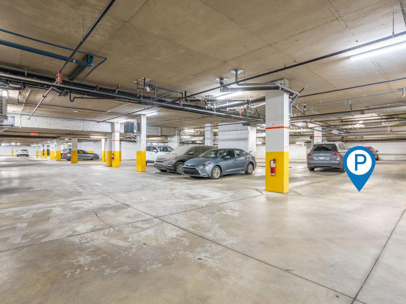 Garage - 204-359 Boul. Brunswick, Pointe-Claire, QC - Indoor Photo Showing Garage