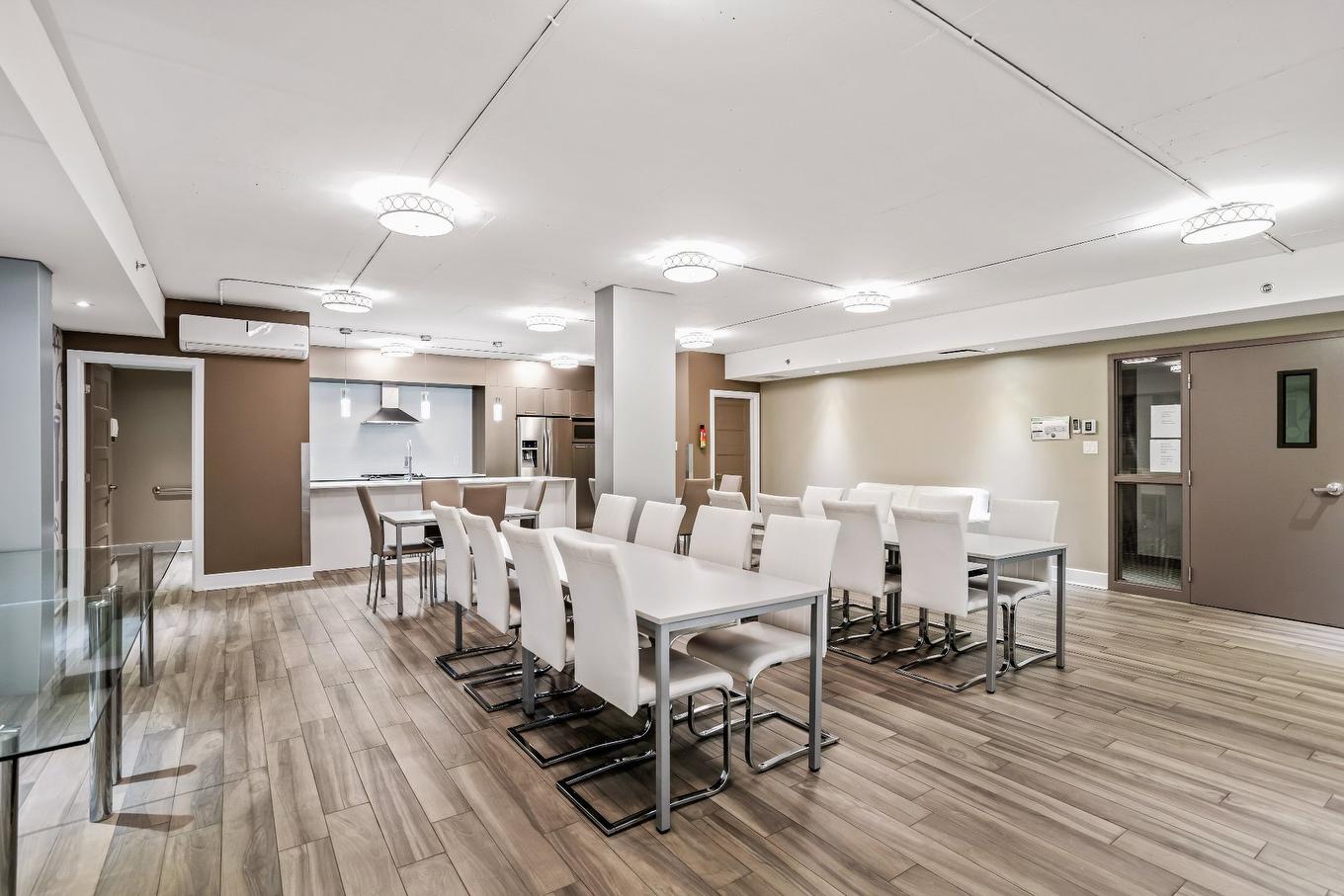 Salle communautaire - 204-359 Boul. Brunswick, Pointe-Claire, QC - Indoor Photo Showing Dining Room