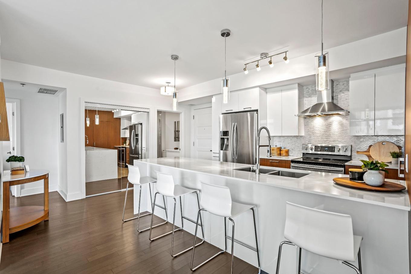 Cuisine - 204-359 Boul. Brunswick, Pointe-Claire, QC - Indoor Photo Showing Kitchen With Double Sink With Upgraded Kitchen