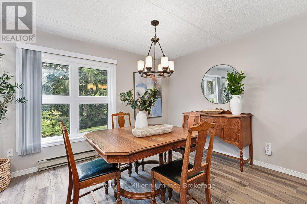 24 - 409 Mariners Way, Collingwood, ON - Indoor Photo Showing Dining Room