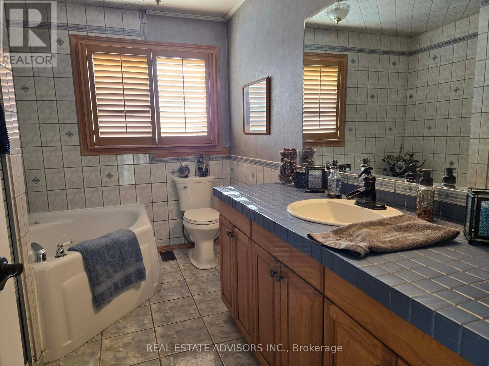 1069 Bird Road, Haldimand, ON - Indoor Photo Showing Bathroom