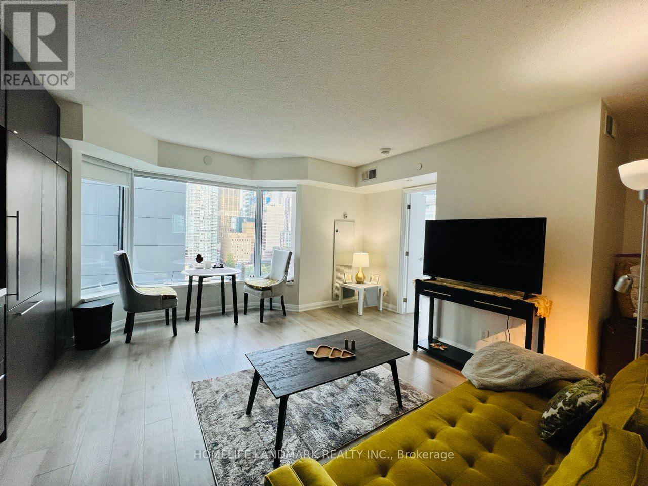 1407 - 155 Yorkville Avenue, Toronto, ON - Indoor Photo Showing Living Room
