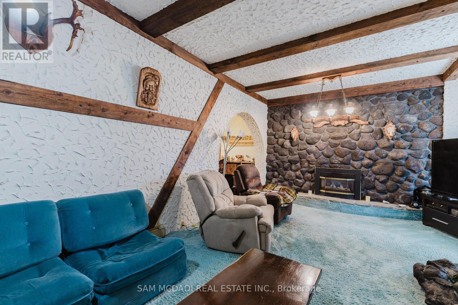 6 Drayton Street, Norfolk, ON - Indoor With Fireplace