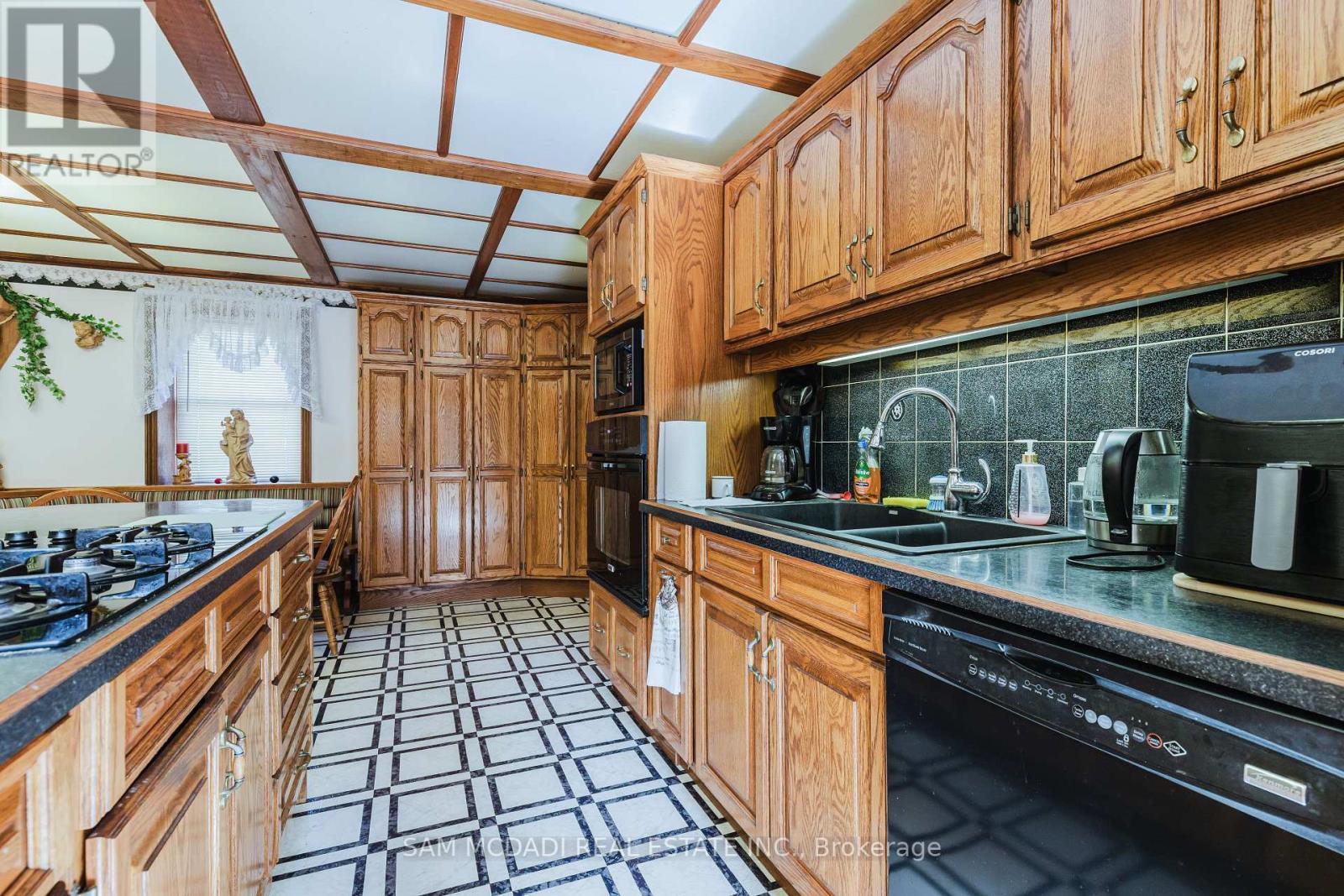 6 Drayton Street, Norfolk, ON - Indoor Photo Showing Kitchen With Double Sink