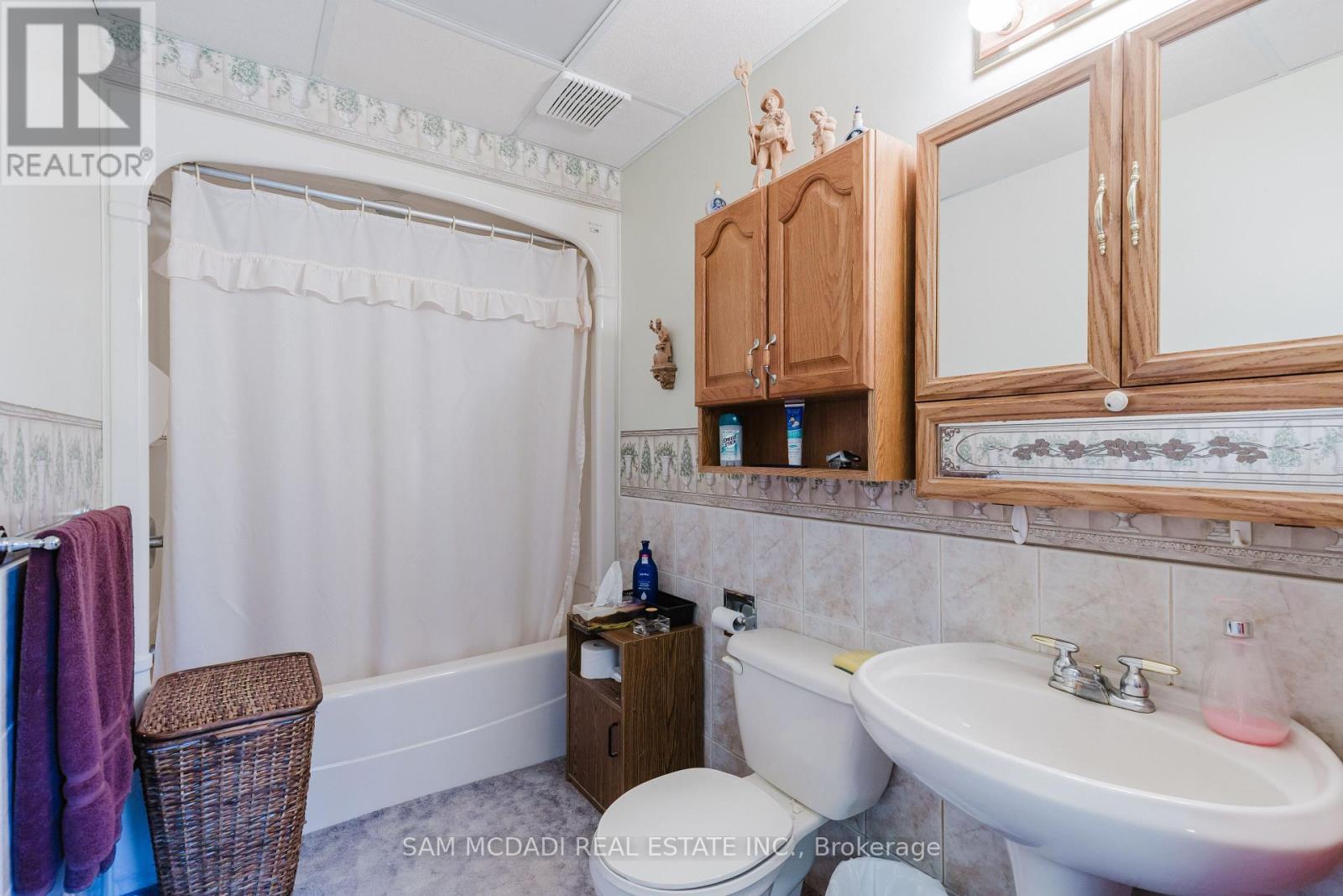 6 Drayton Street, Norfolk, ON - Indoor Photo Showing Bathroom