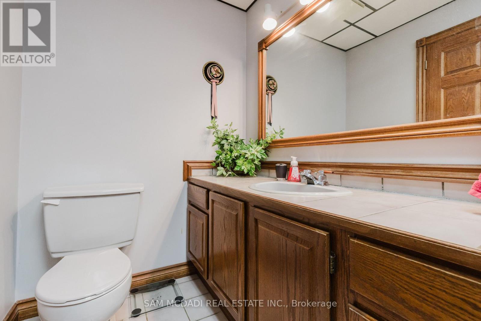 6 Drayton Street, Norfolk, ON - Indoor Photo Showing Bathroom