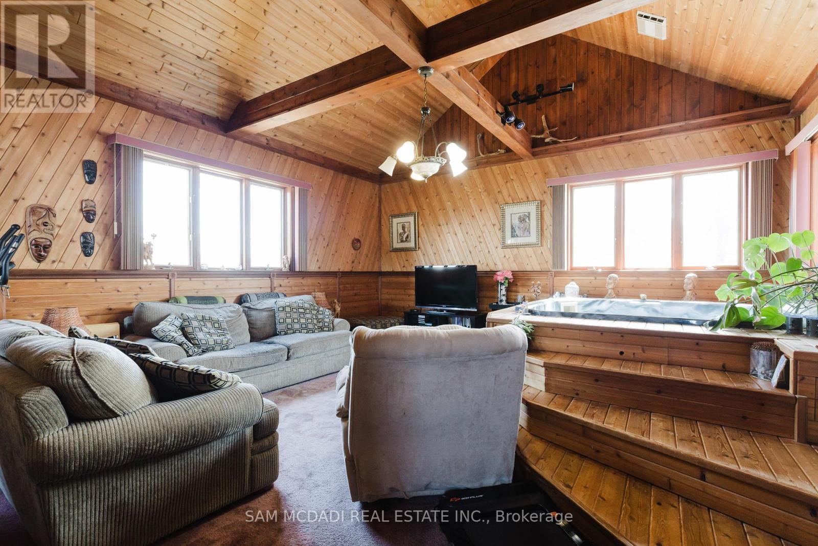 6 Drayton Street, Norfolk, ON - Indoor Photo Showing Living Room