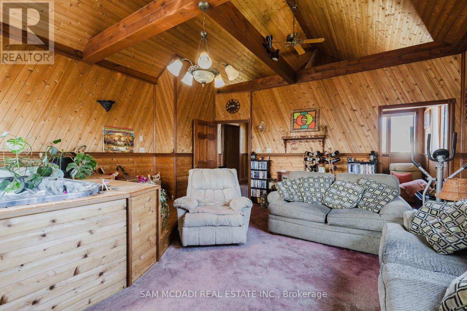 6 Drayton Street, Norfolk, ON - Indoor Photo Showing Living Room