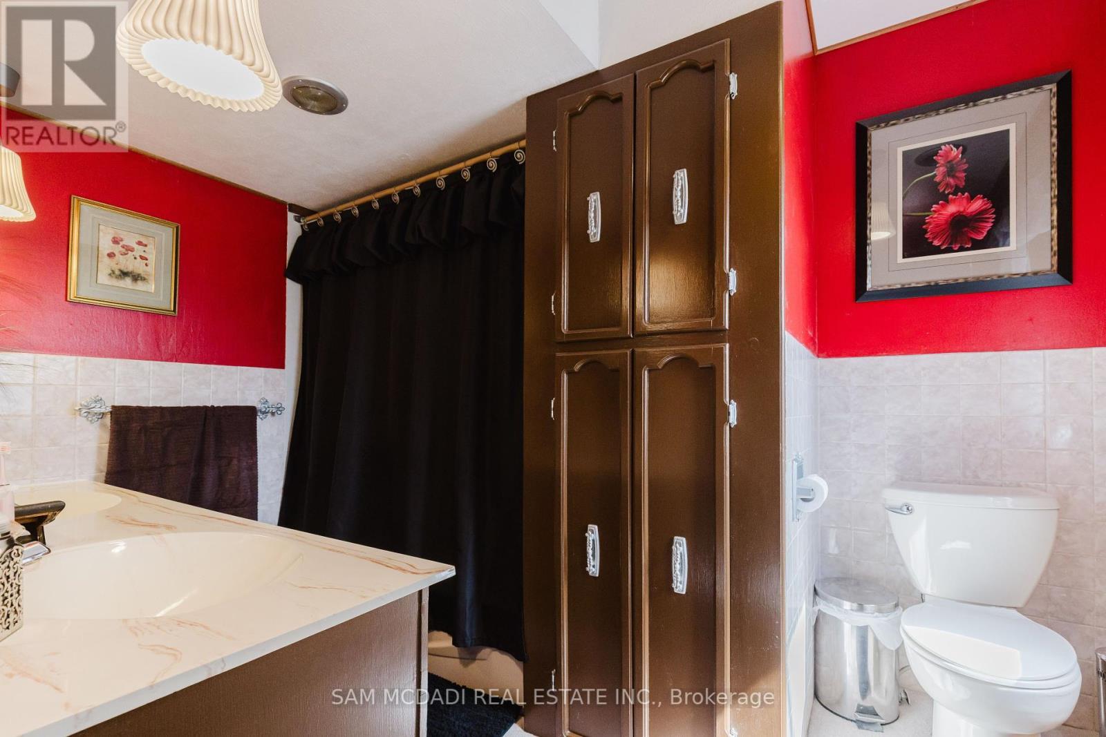 6 Drayton Street, Norfolk, ON - Indoor Photo Showing Bathroom