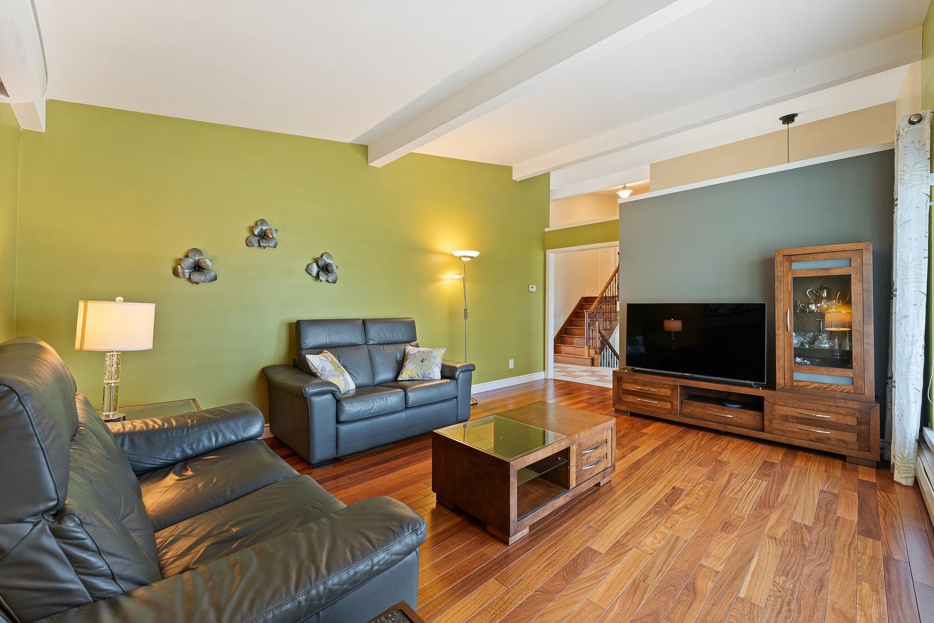 Living room - 800 Rue Du Centenaire, Farnham, QC - Indoor Photo Showing Living Room