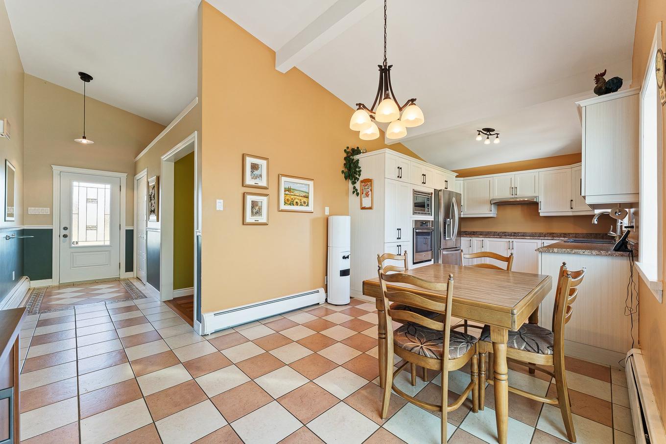 Dining room - 800 Rue Du Centenaire, Farnham, QC - Indoor Photo Showing Other Room
