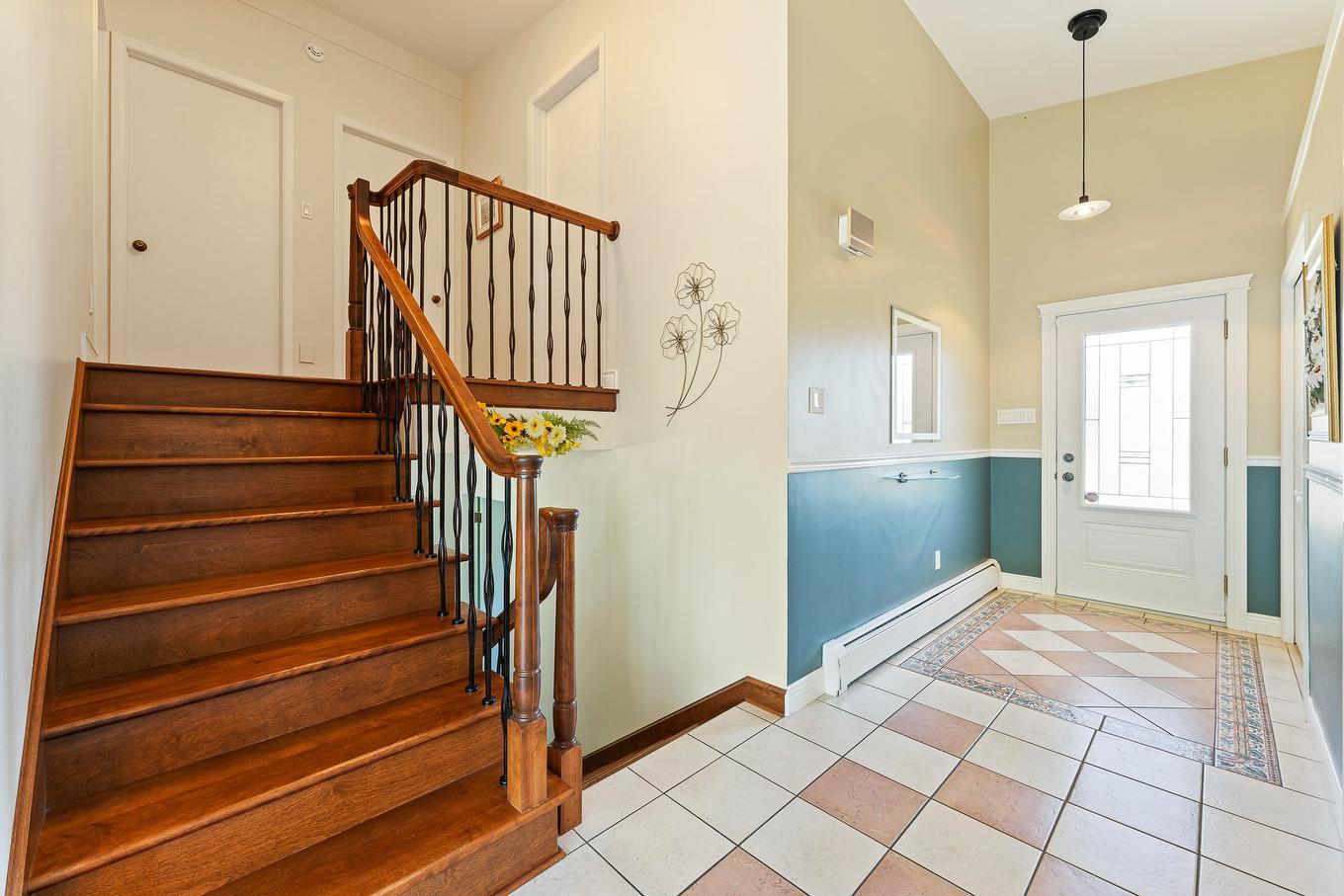 Staircase - 800 Rue Du Centenaire, Farnham, QC - Indoor Photo Showing Other Room
