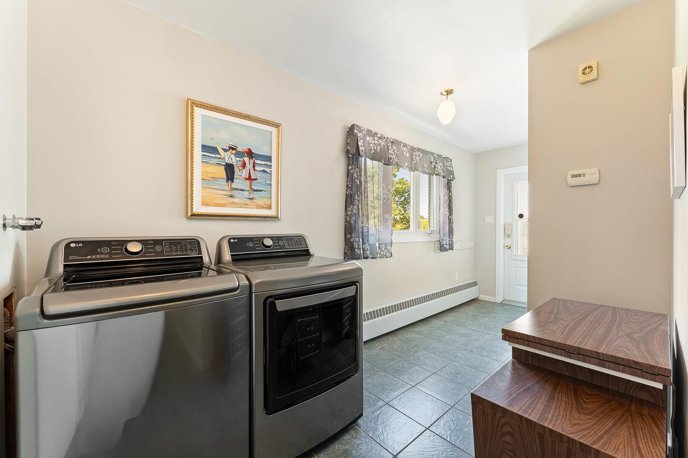 Laundry room - 800 Rue Du Centenaire, Farnham, QC - Indoor Photo Showing Laundry Room