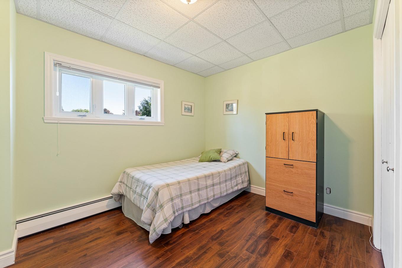 Bedroom - 800 Rue Du Centenaire, Farnham, QC - Indoor Photo Showing Bedroom