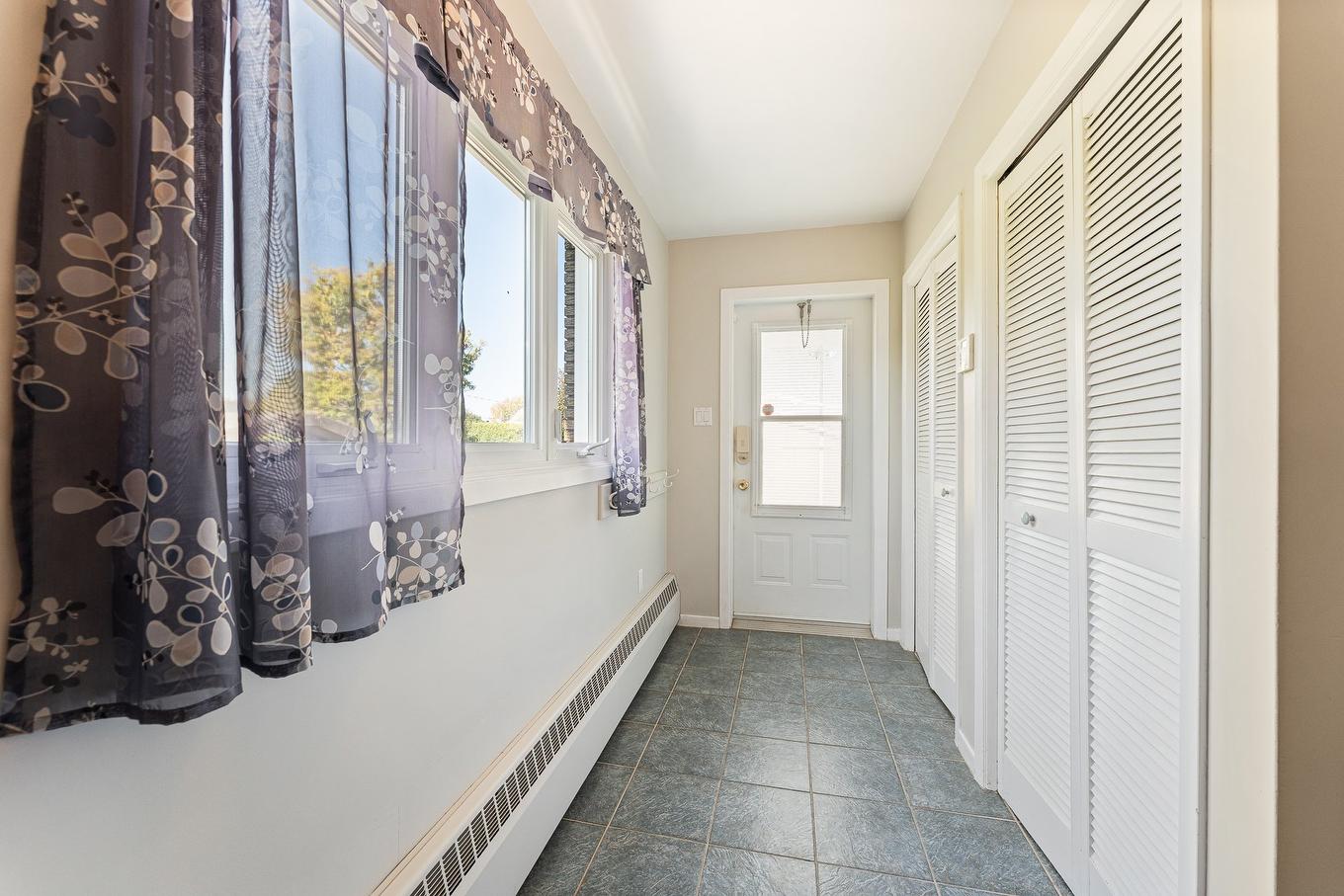 Hall - 800 Rue Du Centenaire, Farnham, QC - Indoor Photo Showing Other Room