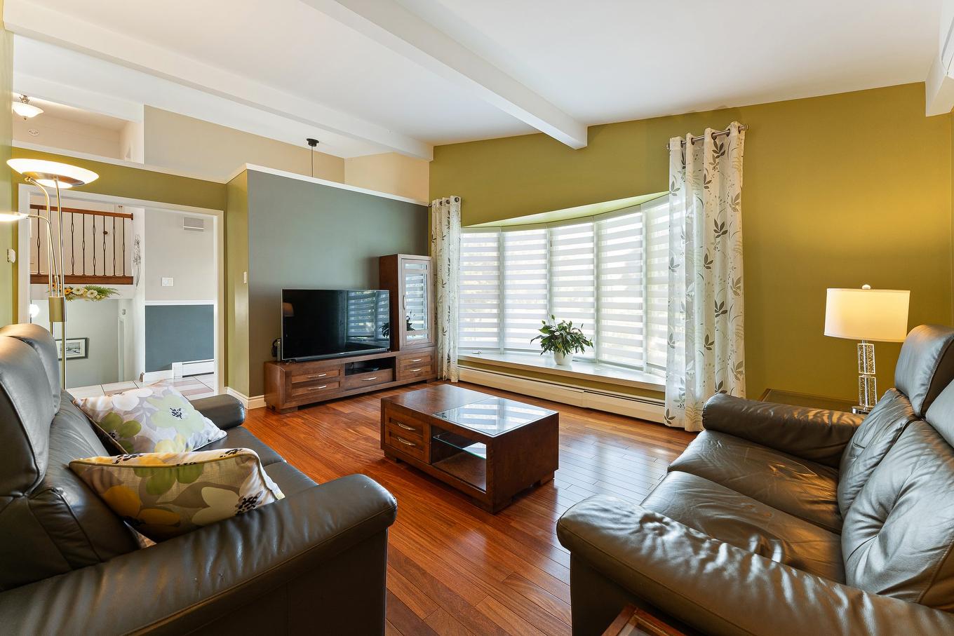 Living room - 800 Rue Du Centenaire, Farnham, QC - Indoor Photo Showing Living Room