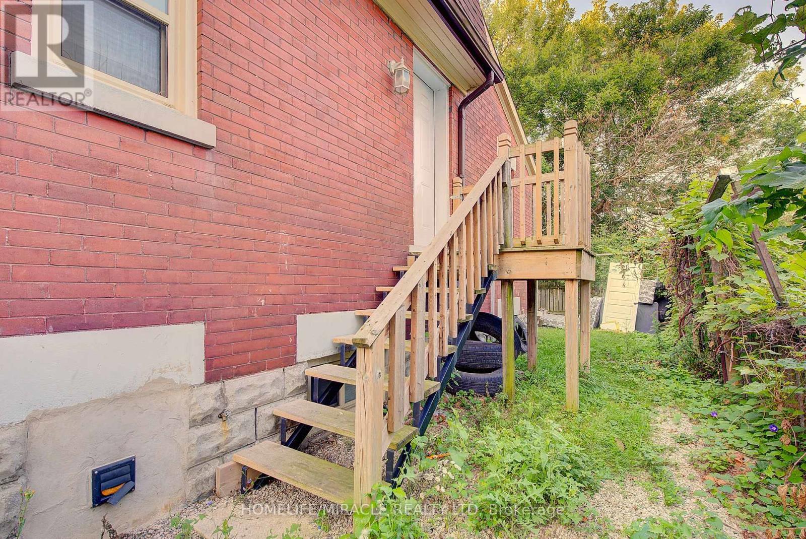 201 Clarence Street, London East, ON - With Exterior