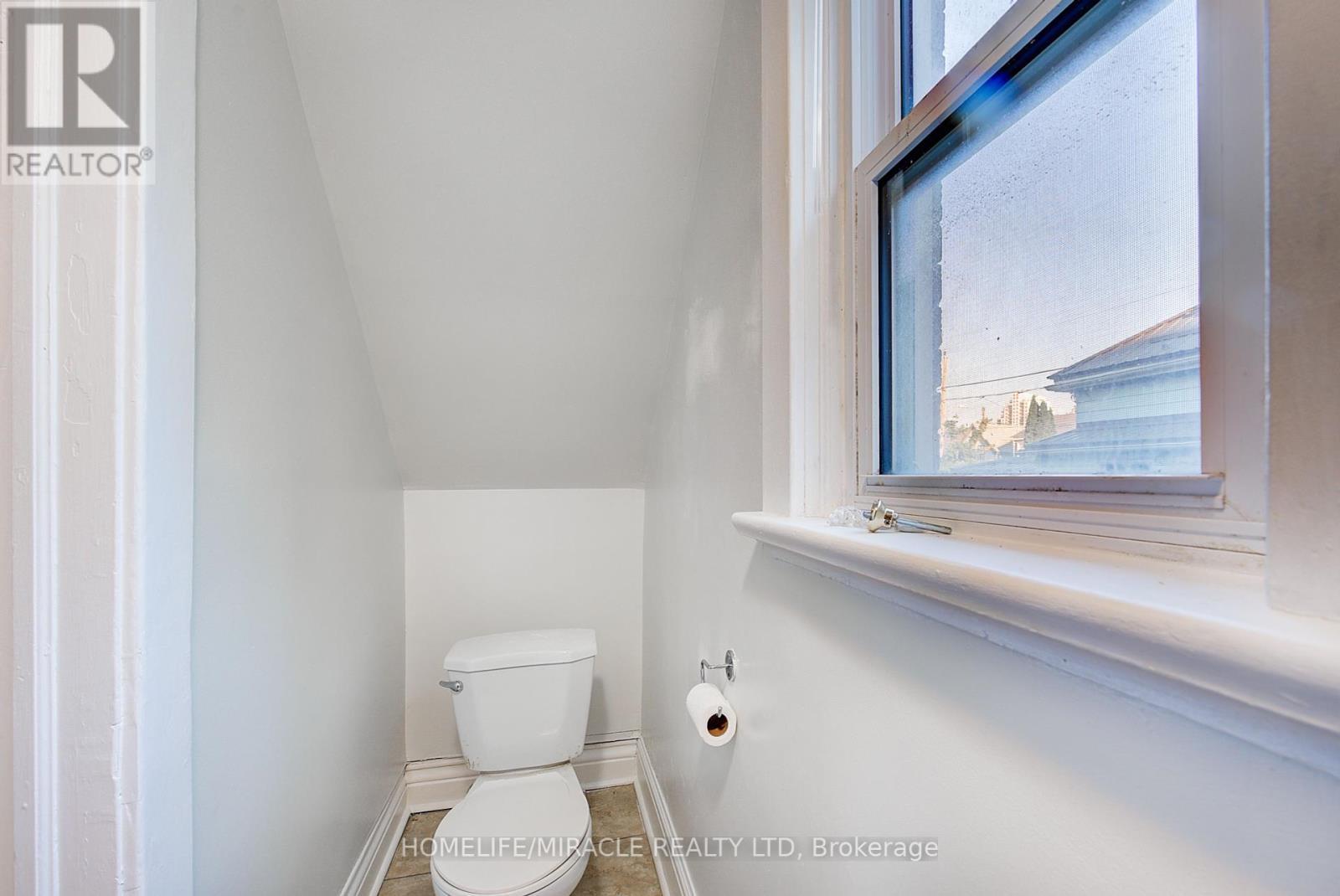 201 Clarence Street, London East, ON - Indoor Photo Showing Bathroom