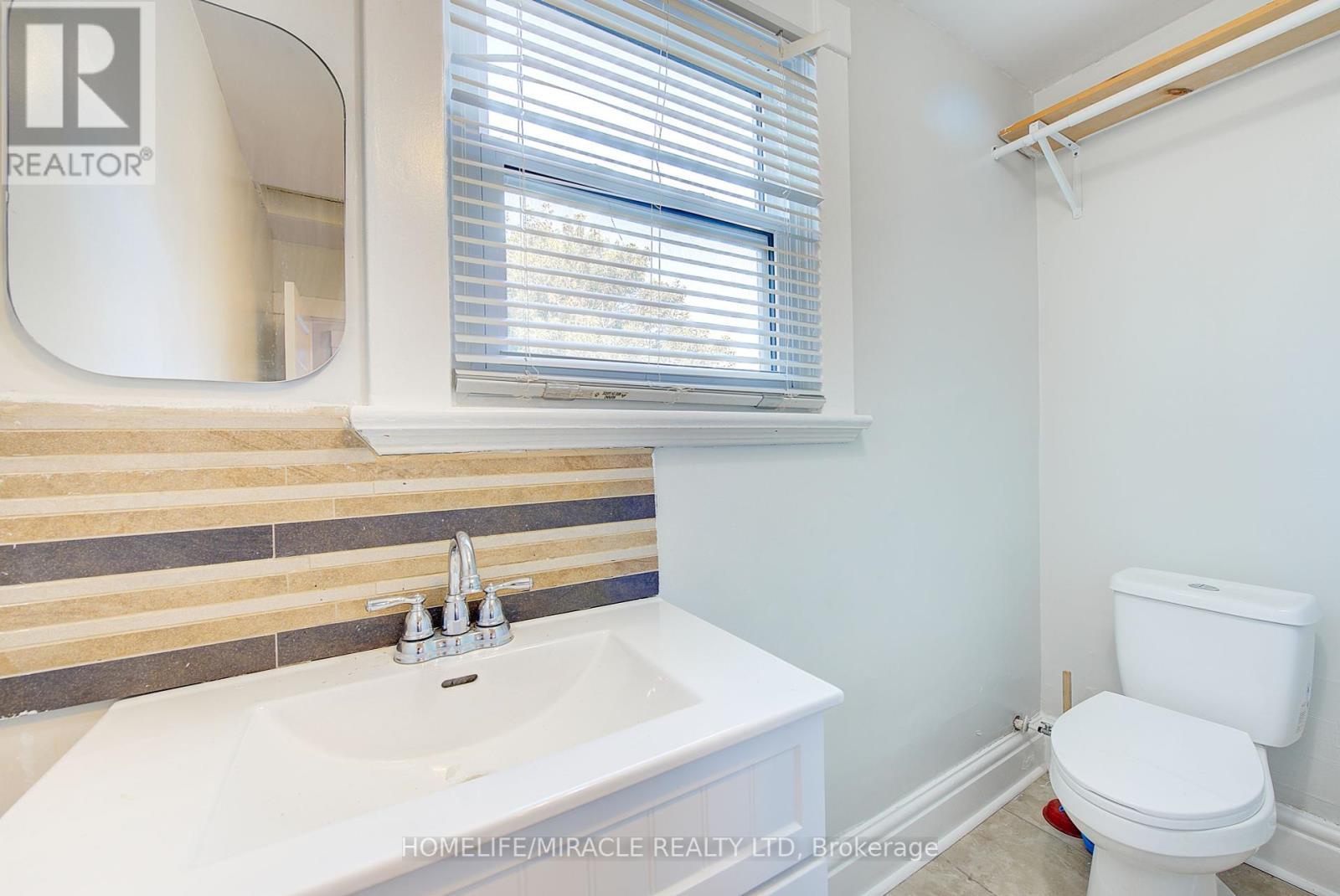 201 Clarence Street, London East, ON - Indoor Photo Showing Bathroom