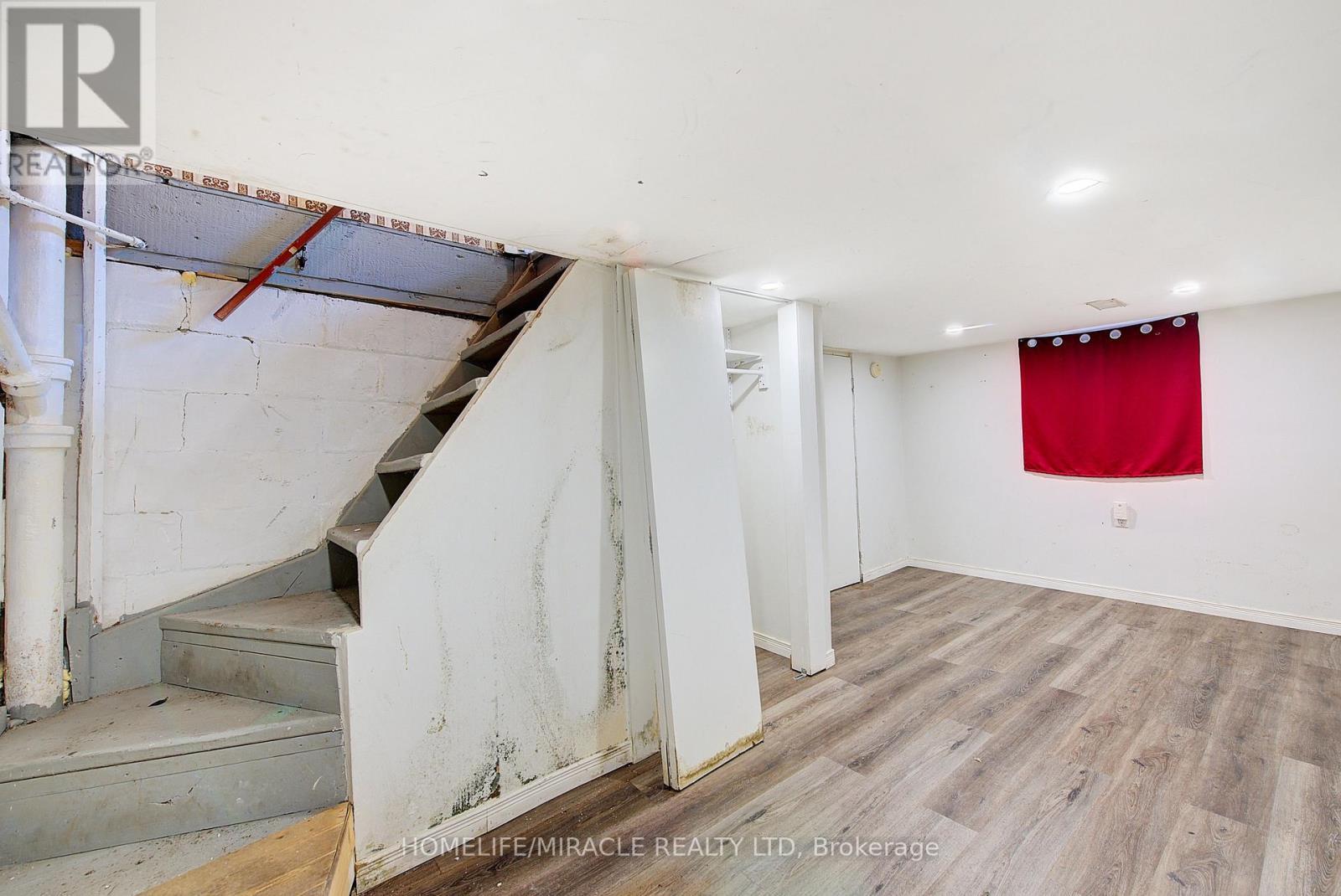 201 Clarence Street, London East, ON - Indoor