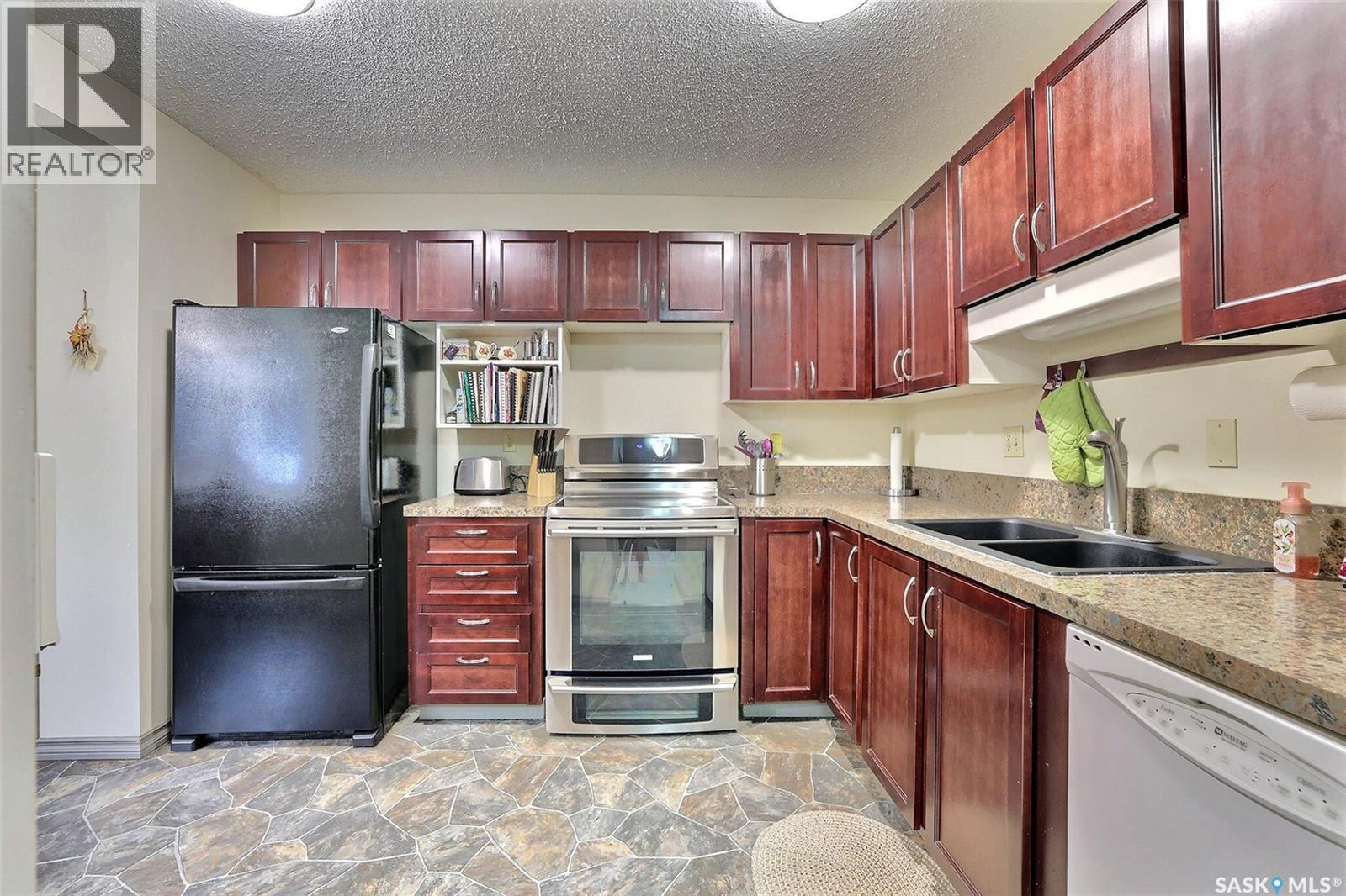 47 Laverendrye Way, Regina, SK - Indoor Photo Showing Kitchen With Double Sink