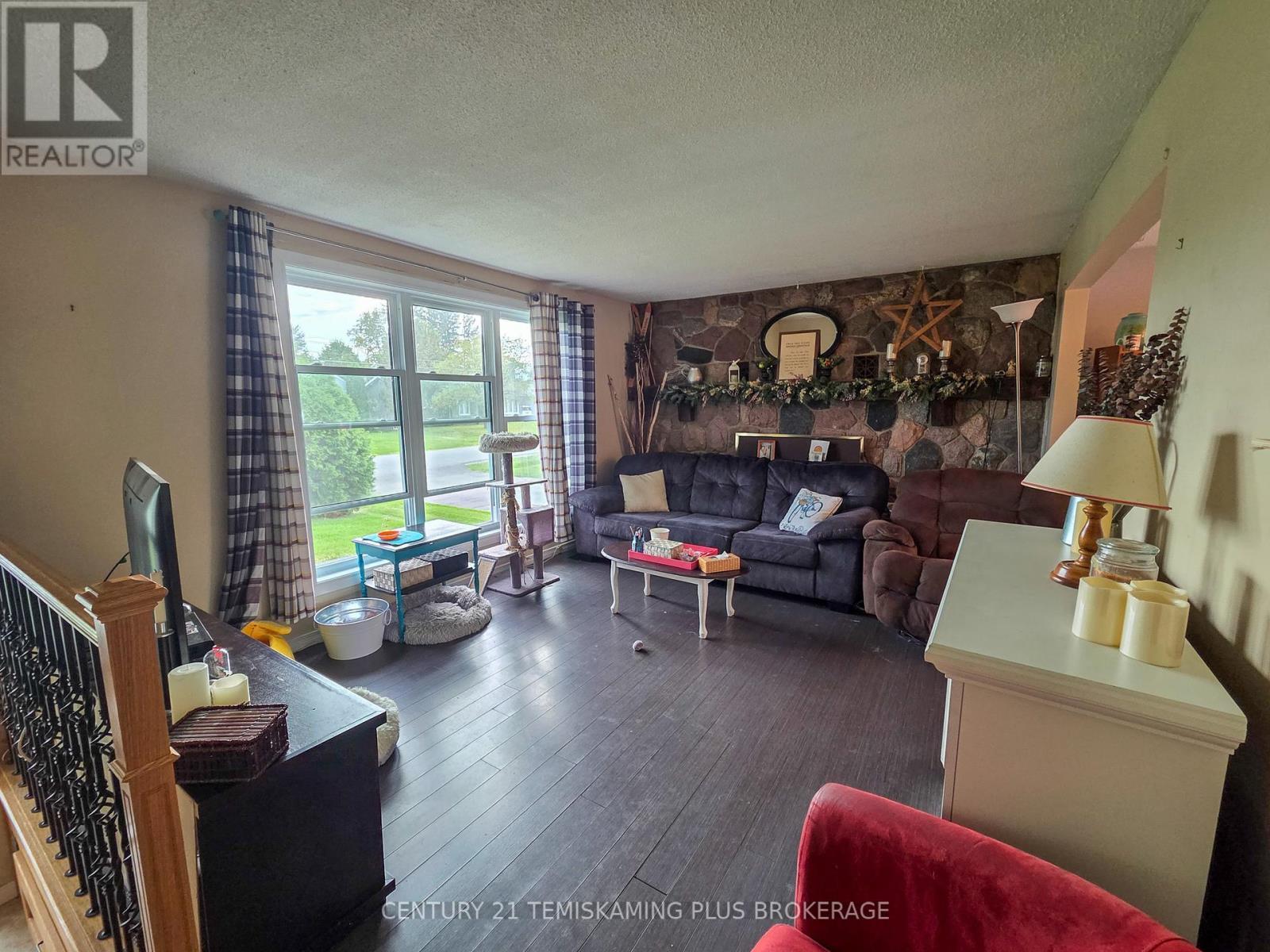 Main Floor Living Room - 47 Eighth Avenue, Englehart, ON - Indoor Photo Showing Living Room
