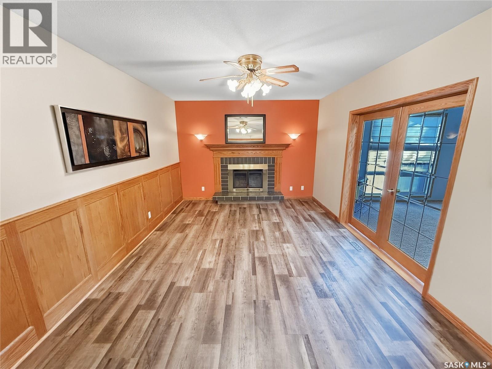 406 Curry Crescent, Swift Current, SK - Indoor With Fireplace