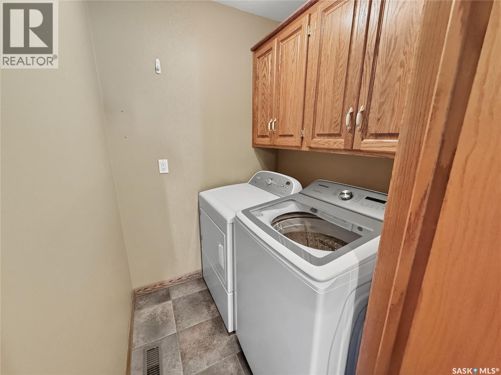 406 Curry Crescent, Swift Current, SK - Indoor Photo Showing Laundry Room