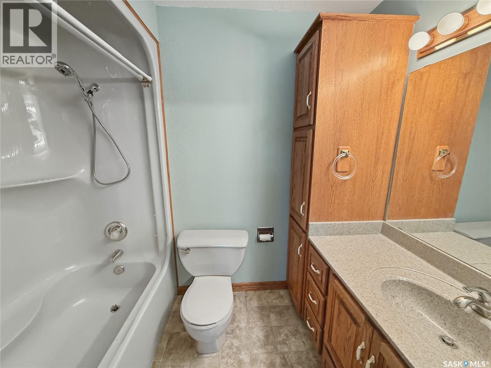 406 Curry Crescent, Swift Current, SK - Indoor Photo Showing Bathroom