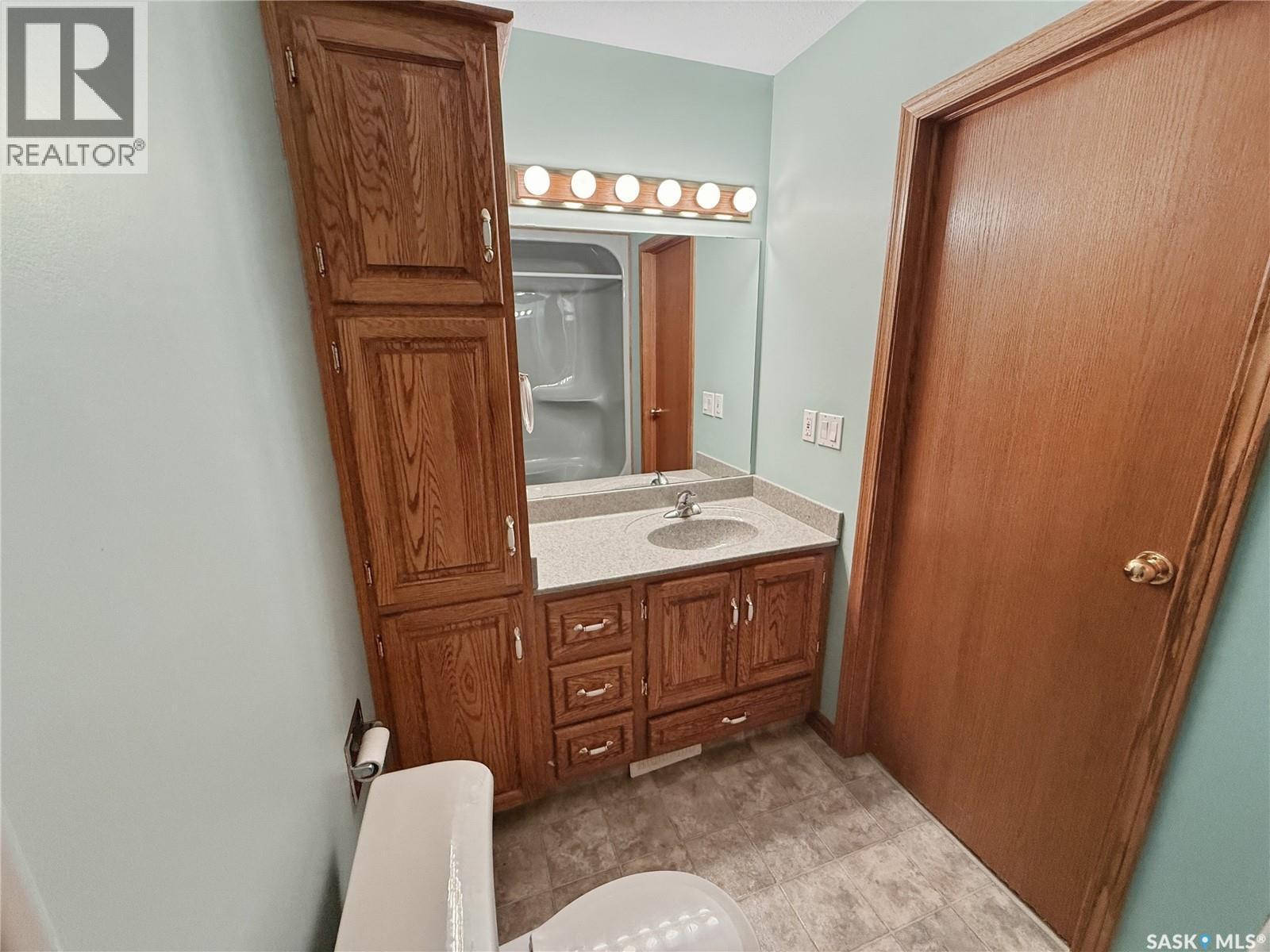 406 Curry Crescent, Swift Current, SK - Indoor Photo Showing Bathroom